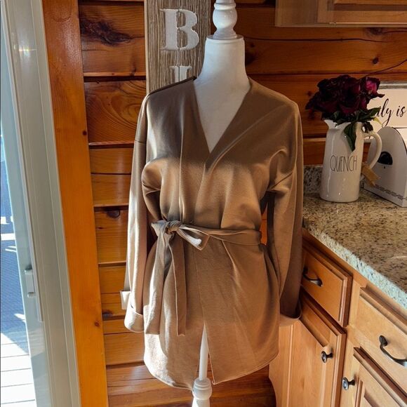 Beautiful PrettyLittleThing Tan Satin Robe Wrap-Style Top - Picture 1 of 10